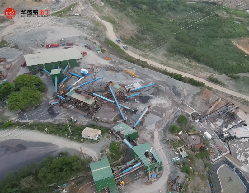 對輥破碎機破碎鐵礦石現(xiàn)場華盛銘重工